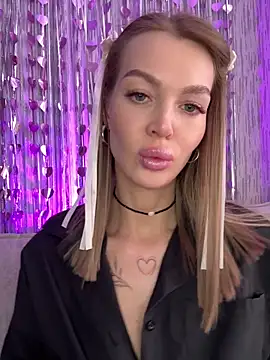 Snapshot of miss_veroNika chatting on February 12, 4:40 am miss veroNika online show from February 12, 4:40 am