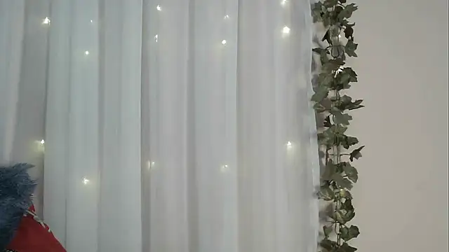 angelainparis28 online show from December 3, 5:04 am