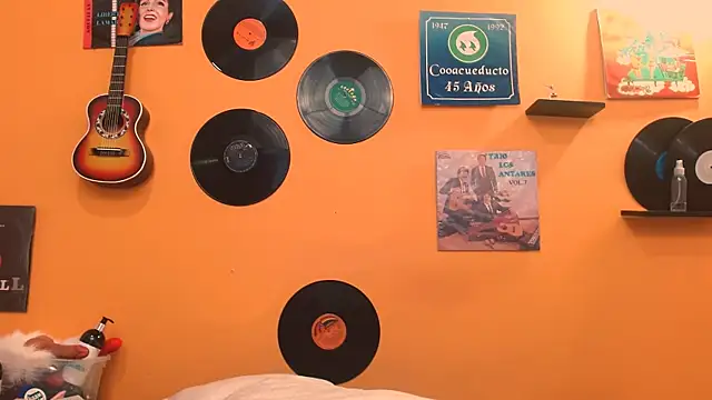 Snapshot of meisevil77 chatting on January 8, 2:03 am meisevil77 online show from January 8, 2:03 am