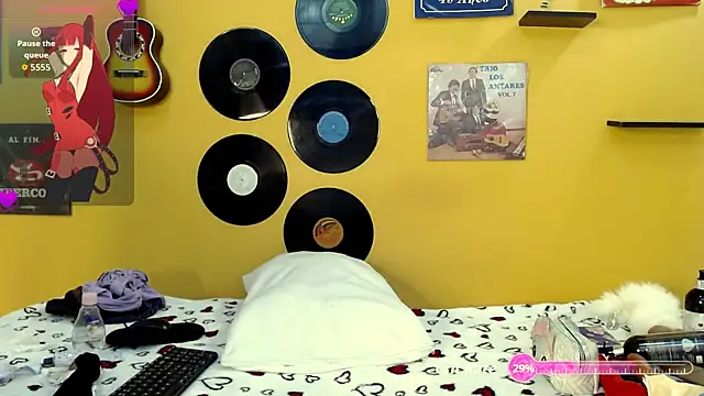 Snapshot of meisevil77 chatting on February 17, 2:30 am meisevil77 online show from February 17, 2:30 am