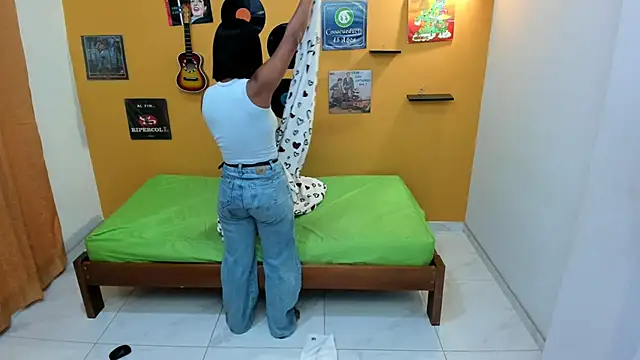 Snapshot of meisevil77 chatting on March 1, 2:13 am meisevil77 online show from March 1, 2:13 am