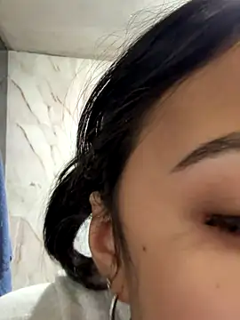 lynn9000 online show from November 22, 1:04 am