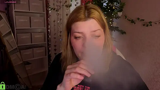 Michele Greenn online show from March 21, 1:10 am