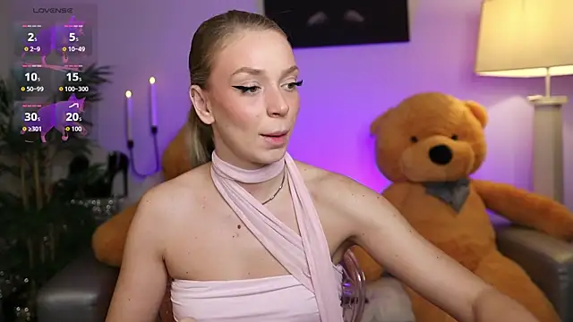 NovaHollisx online show from December 4, 5:28 am