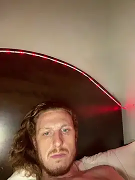 Snapshot of BIGxRED chatting on November 1, 1:46 pm BIGxRED online show from November 1, 1:46 pm