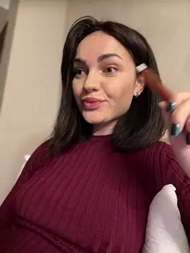 SaraLow online show from April 17, 9:45 am