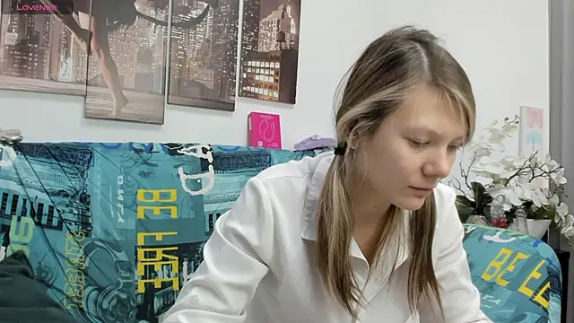 Sunny Sammy online show from November 17, 1:33 am