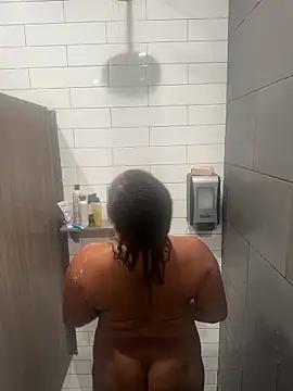 reinagotthroat online show from April 10, 6:01 pm