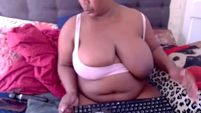 Snapshot of chockclitx5 chatting on April 4, 7:06 am chockclitx5 online show from April 4, 7:06 am