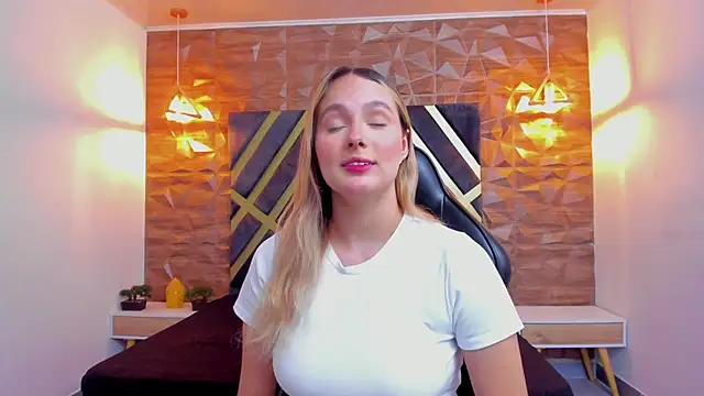Emmaa white  online show from March 13, 5:19 pm