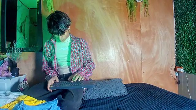 spicy adonhis online show from March 25, 9:26 am