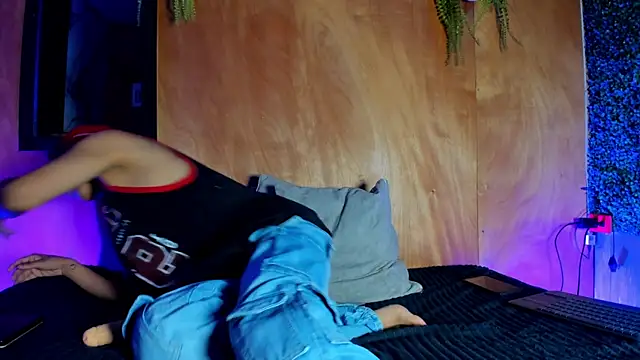 spicy adonhis online show from April 7, 1:22 pm