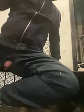 Snapshot of pervonpatrol chatting on October 13, 3:50 am pervonpatrol online show from October 13, 3:50 am