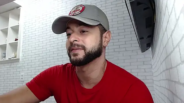 Snapshot of BombeiroHotx chatting on February 8, 7:28 pm BombeiroHotx online show from February 8, 7:28 pm