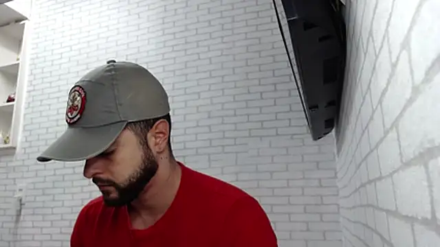 Snapshot of BombeiroHotx chatting on February 11, 10:37 pm BombeiroHotx online show from February 11, 10:37 pm