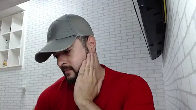 BombeiroHotx online show from April 18, 6:12 pm