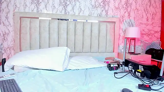 AlaiaMoretti online show from November 25, 1:16 am