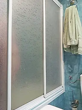 Snapshot of geli45 chatting on January 17, 12:10 pm geli45 online show from January 17, 12:10 pm