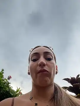 Ninabigtitied online show from February 15, 9:11 pm