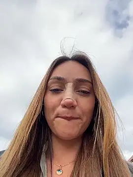 Ninabigtitied online show from April 19, 8:55 pm