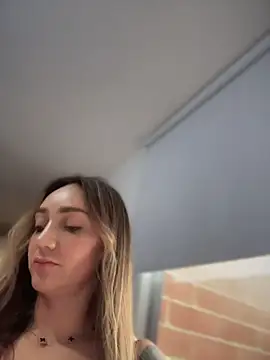Ninabigtitied online show from May 6, 12:32 pm