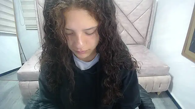 Velvet Moon V online show from September 30, 1:05 pm