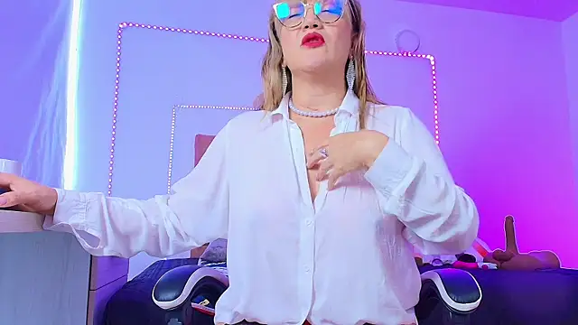 naomi diamond  online show from June 16, 11:35 am