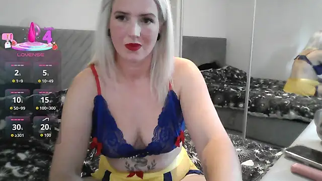 Snapshot of BlondeBells chatting on September 19, 10:05 am BlondeBells online show from September 19, 10:05 am