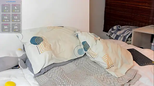 Snapshot of philip_twinkk chatting on November 3, 3:41 am philip twinkk online show from November 3, 3:41 am