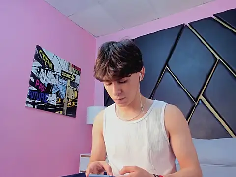 Snapshot of RoberthAlv chatting on February 10, 1:37 pm RoberthAlv online show from February 10, 1:37 pm