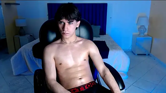 Snapshot of RoberthAlv chatting on February 17, 1:40 pm RoberthAlv online show from February 17, 1:40 pm