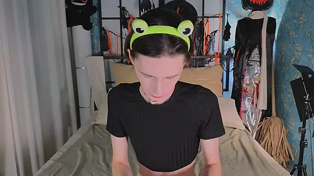 madi snow online show from November 2, 5:21 am