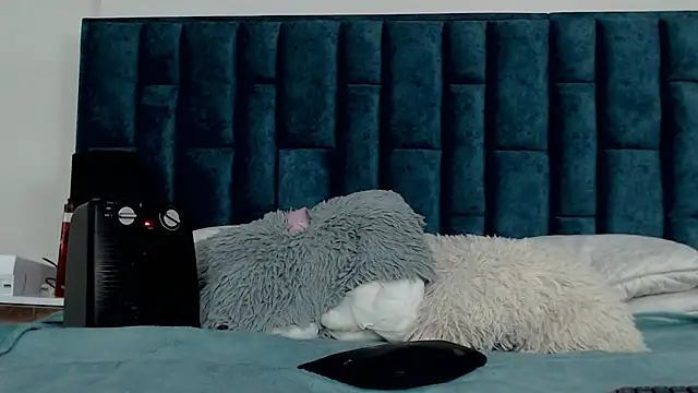 Emma Foxi online show from November 12, 8:30 pm