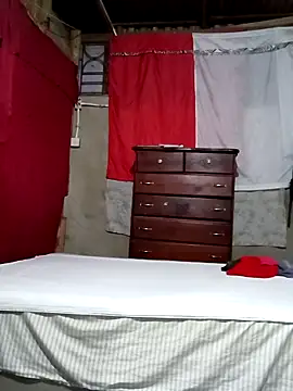 Snapshot of Steehood chatting on December 19, 3:35 am Steehood online show from December 19, 3:35 am