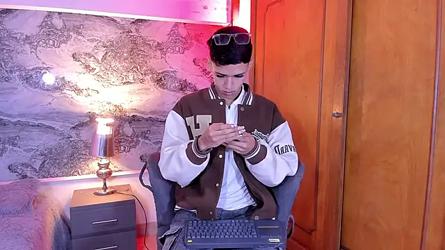 Snapshot of BILLY_JAMEES chatting on February 17, 12:34 pm BILLY JAMEES online show from February 17, 12:34 pm