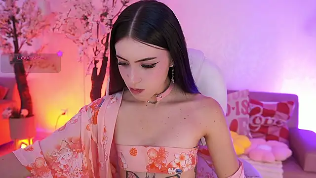 Snapshot of JadeSummerr chatting on March 18, 1:47 pm JadeSummerr online show from March 18, 1:47 pm