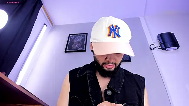 Noah devil  online show from November 12, 2:45 am