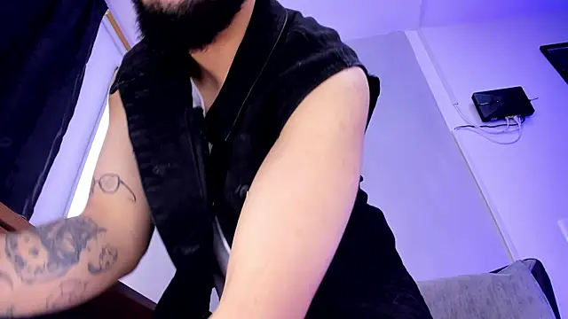 Noah devil  online show from December 15, 3:44 am