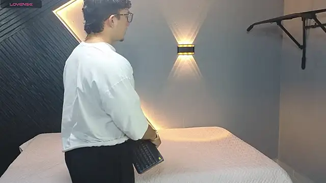 Horny nick18 online show from March 9, 1:37 pm