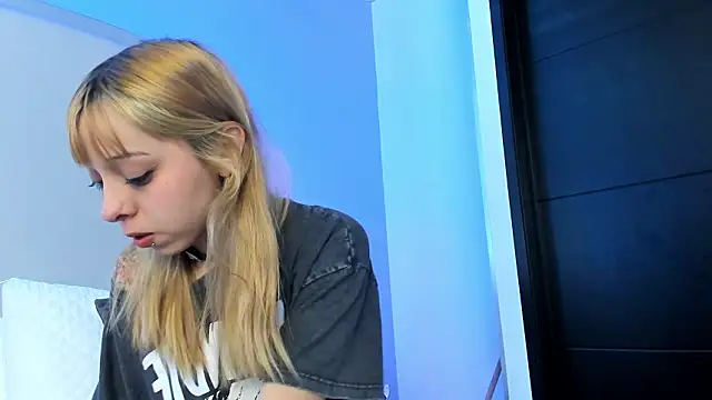 Snapshot of its_bibi chatting on February 5, 5:56 am its bibi online show from February 5, 5:56 am