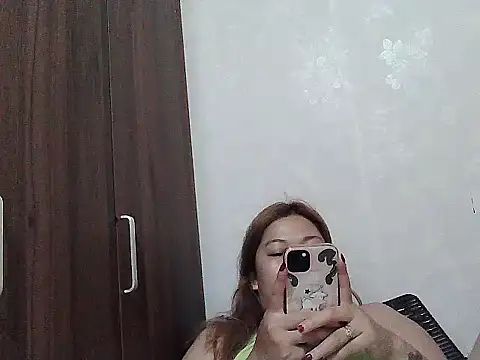 Snapshot of mimi15 chatting on June 26, 9:03 am mimi15 online show from June 26, 9:03 am
