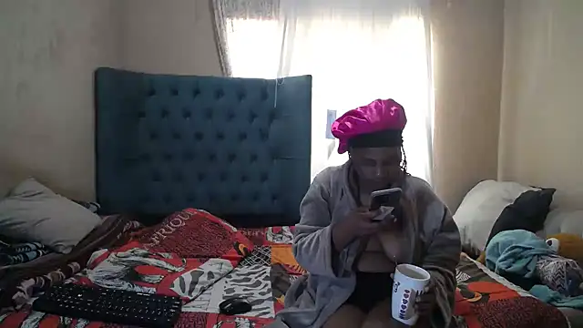 Snapshot of EbonyEssence chatting on April 27, 10:35 am EbonyEssence online show from April 27, 10:35 am