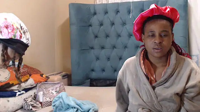 Snapshot of EbonyEssence chatting on May 21, 10:28 pm EbonyEssence online show from May 21, 10:28 pm
