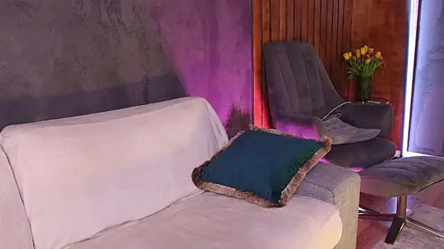 QueenMarX online show from April 7, 3:34 pm