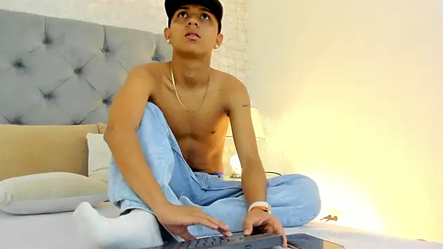 Snapshot of Lucien_Gray_ chatting on December 2, 3:40 pm Lucien Gray online show from December 2, 3:40 pm