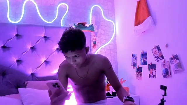 Snapshot of Lucien_Gray_ chatting on December 5, 6:55 am Lucien Gray online show from December 5, 6:55 am