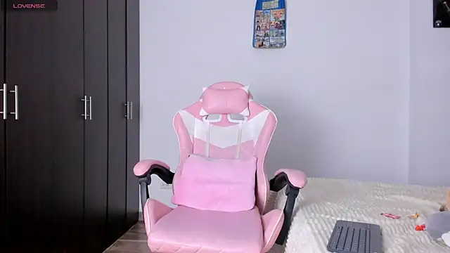 kendal hot01 online show from March 12, 7:09 pm