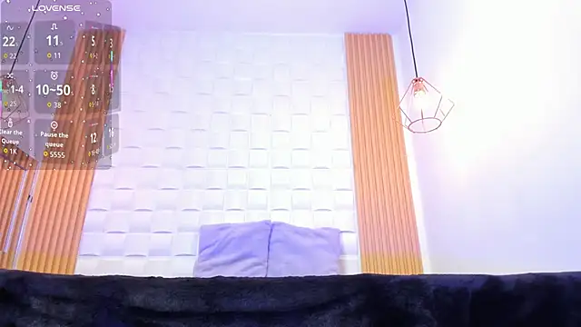 Snapshot of AriaBelle chatting on April 14, 11:05 am AriaBelle online show from April 14, 11:05 am