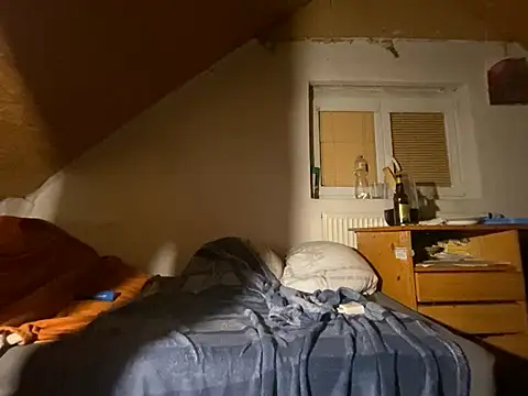 Salon1986 online show from February 23, 10:40 pm