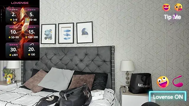 Snapshot of sweet__vanessa1 chatting on October 17, 3:53 am sweet vanessa1 online show from October 17, 3:53 am